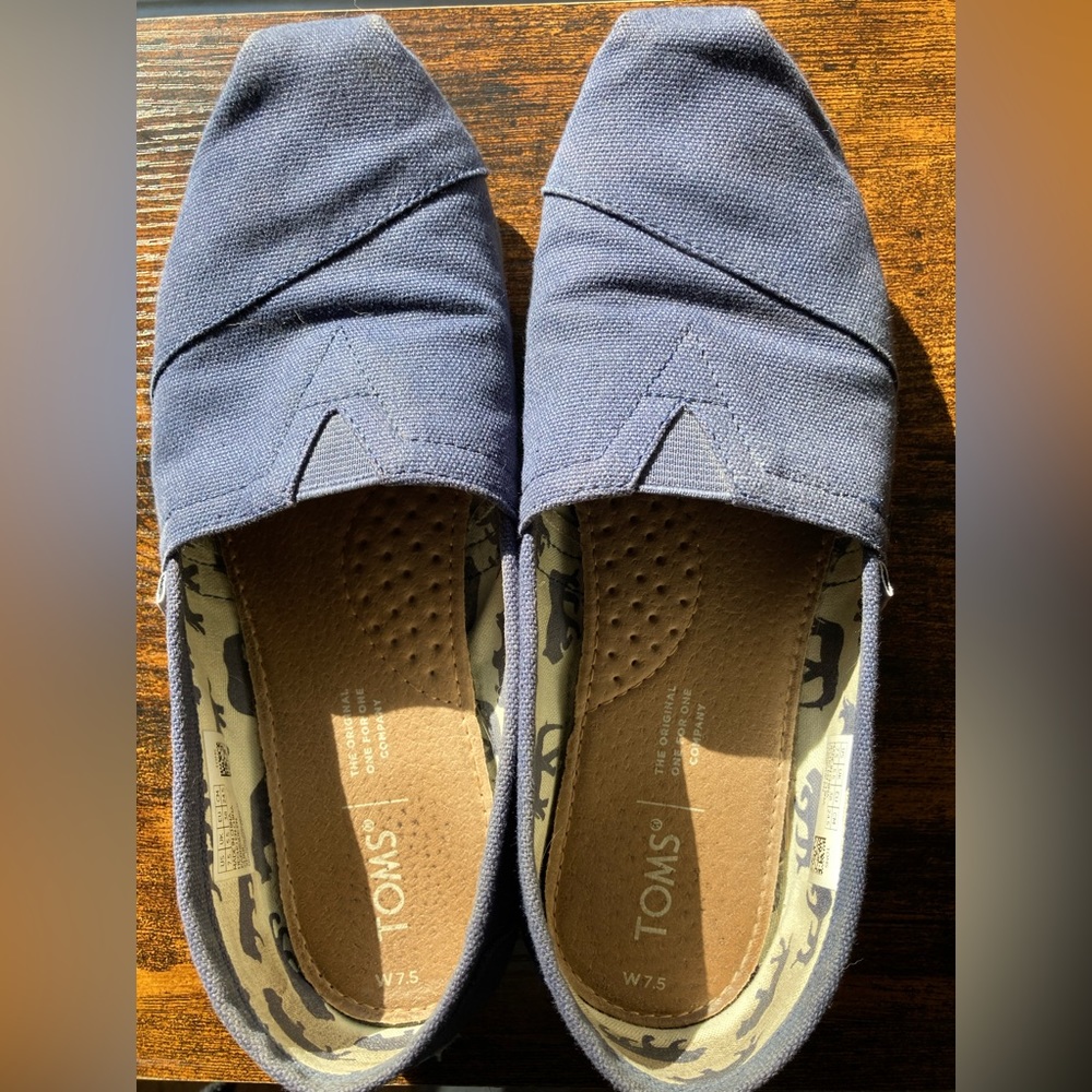Navy Toms wm’s 7.5